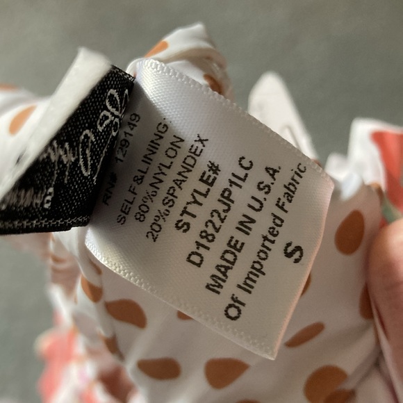 Like new washed but never worn. Dippin’ Daisy’s floral one piece swimsuit - Picture 5 of 5